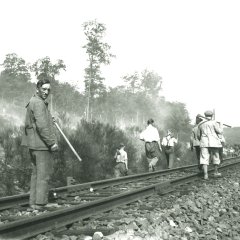 Arbeiter an den Schienen der Eistalbahn