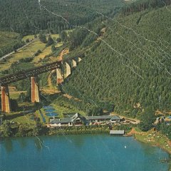 Luftaufnahme Eiswoog mit Blick auf Eistalbrücke und Gasthaus