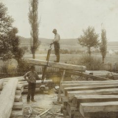 Männer beim Sägen von Holz in Ramsen