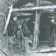 Ausmauern eines Stollens 1949
