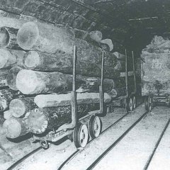Transport von Grubenholz um 1960