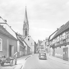 Untere Hauptstraße Eisenberg mit Ev. Kirche