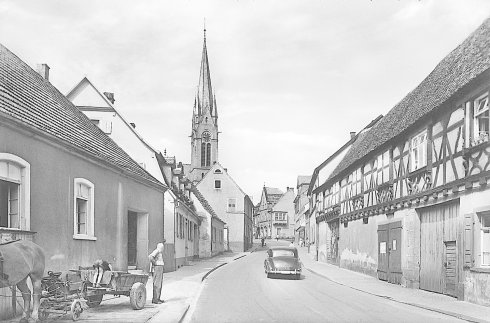Untere Hauptstraße Eisenberg mit Ev. Kirche
