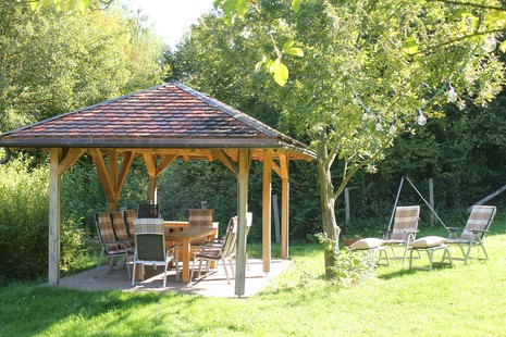 Gartenbereich mit Pavillon