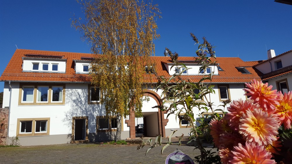 Gebäude des Burghofs Stauf