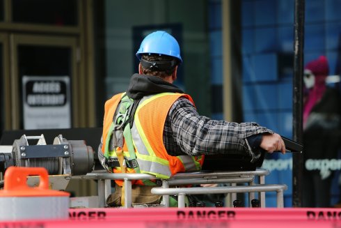 construction-worker-569126_1920 (1).jpg